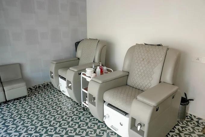 Studio 13 Salon Style 7